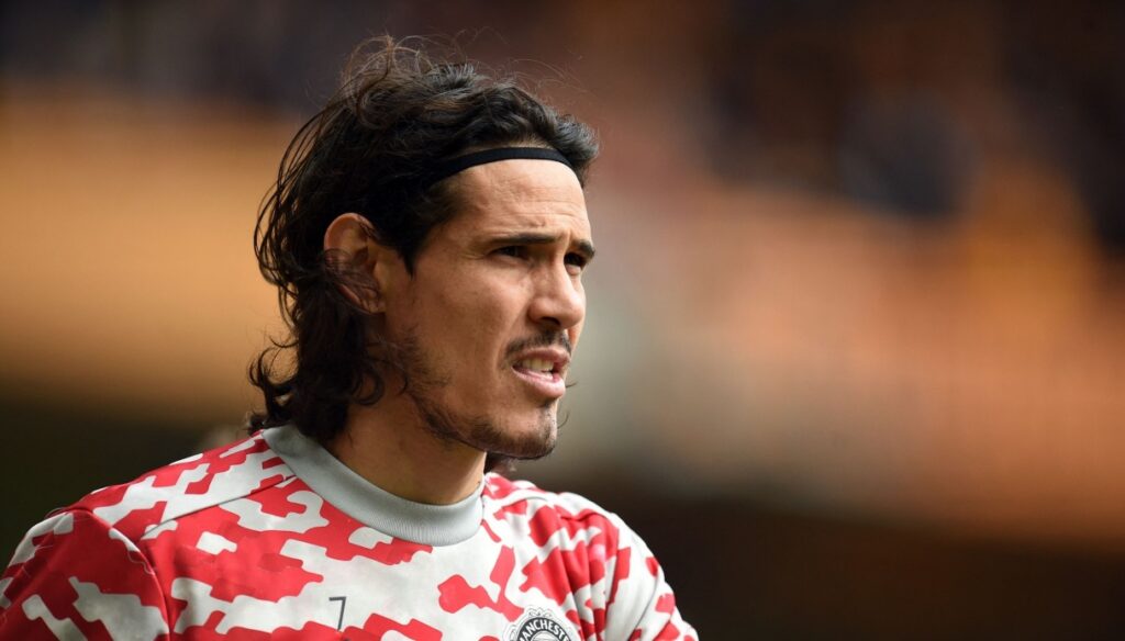 Two options for Edinson Cavani: he will not return to Italy