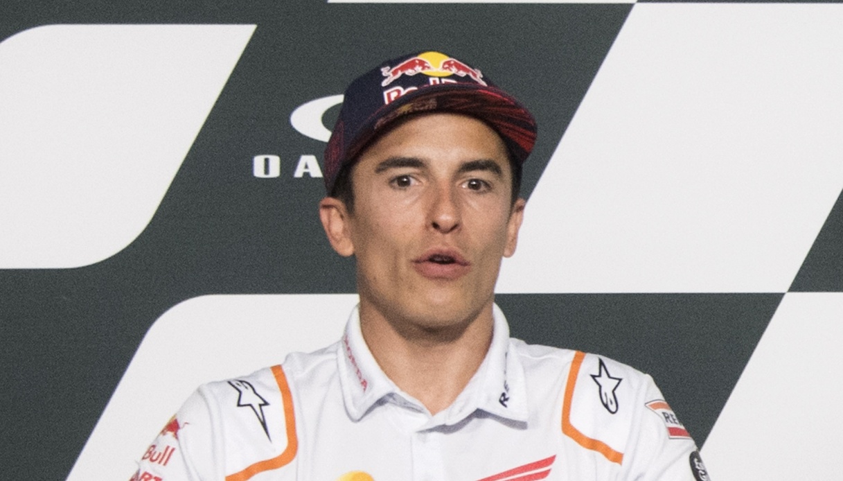 MotoGp, Marc Marquez puts his hands out. - Sportal.eu