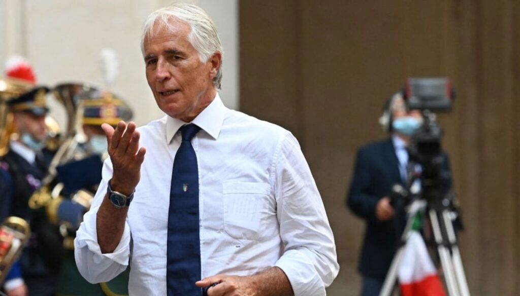 Giovanni Malagò consoles Marcell Jacobs and Gianmarco Tamberi