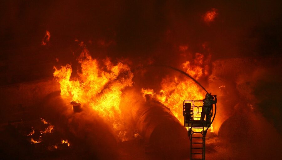 Pantelleria burns, fear for Giorgio Armani: fleeing the island