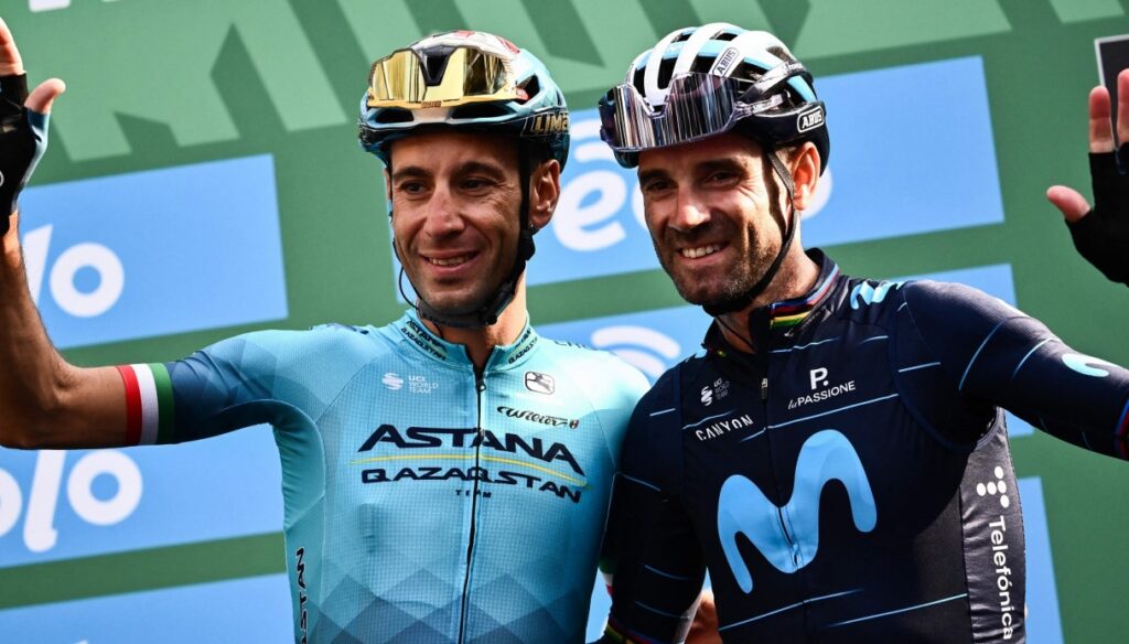 Vincenzo Nibali, the Shark's salute: 