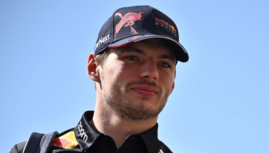 F1, Max Verstappen dominates FP2 in Abu Dhabi. Charles Leclerc third.