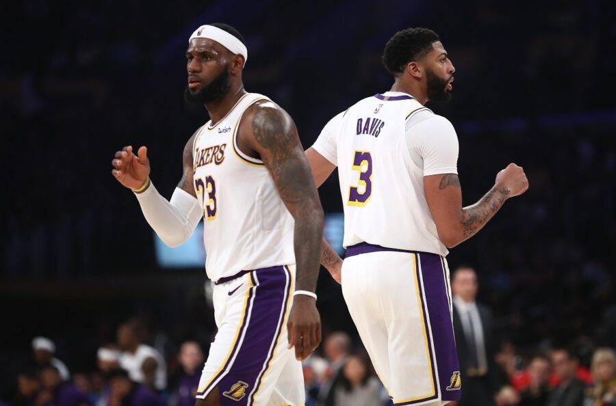 NBA, Lakers win in sign of James-Davis duo