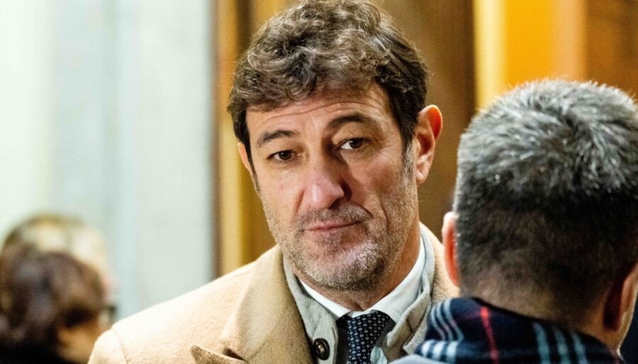 Ferrara publishes Vialli’s poem and moves everyone