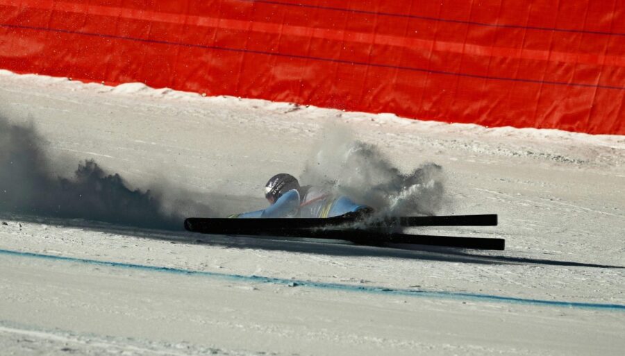 SuperG, scary fall for Dominik Paris