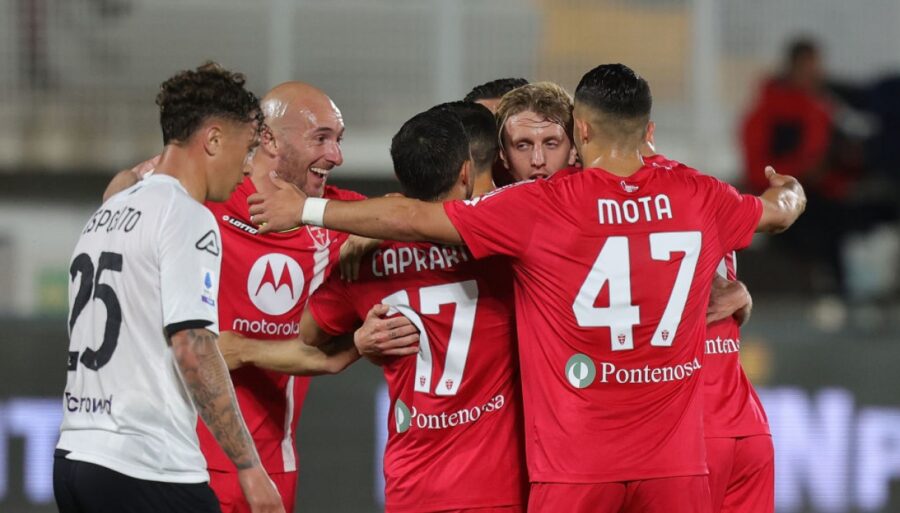 Monza also beats La Spezia 2-0