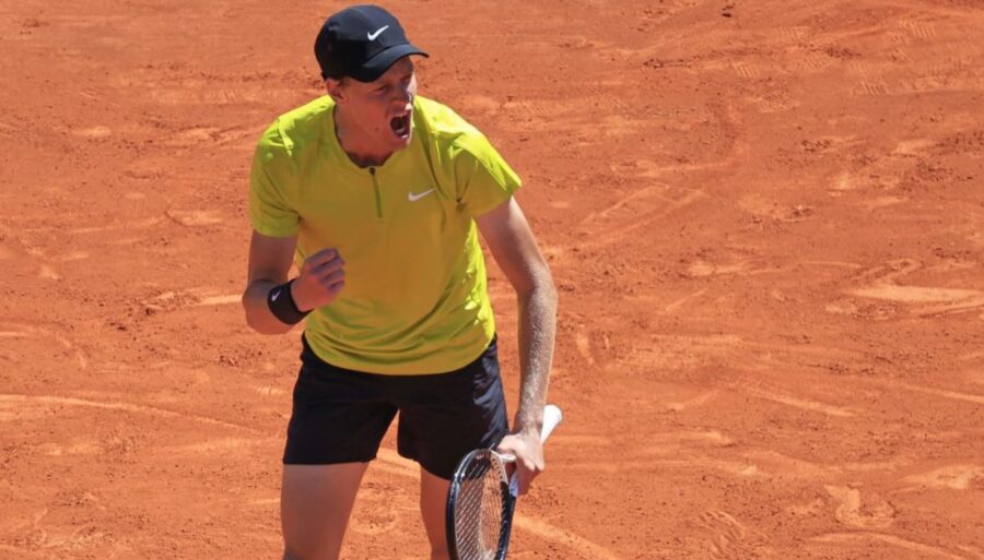 Monte Carlo, Jannik Sinner cancels a match-point and beats Hubert Hurkacz