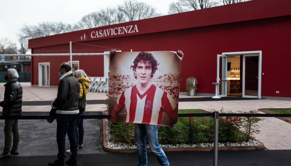 Paolo Rossi Pictures and Photos - Getty Images