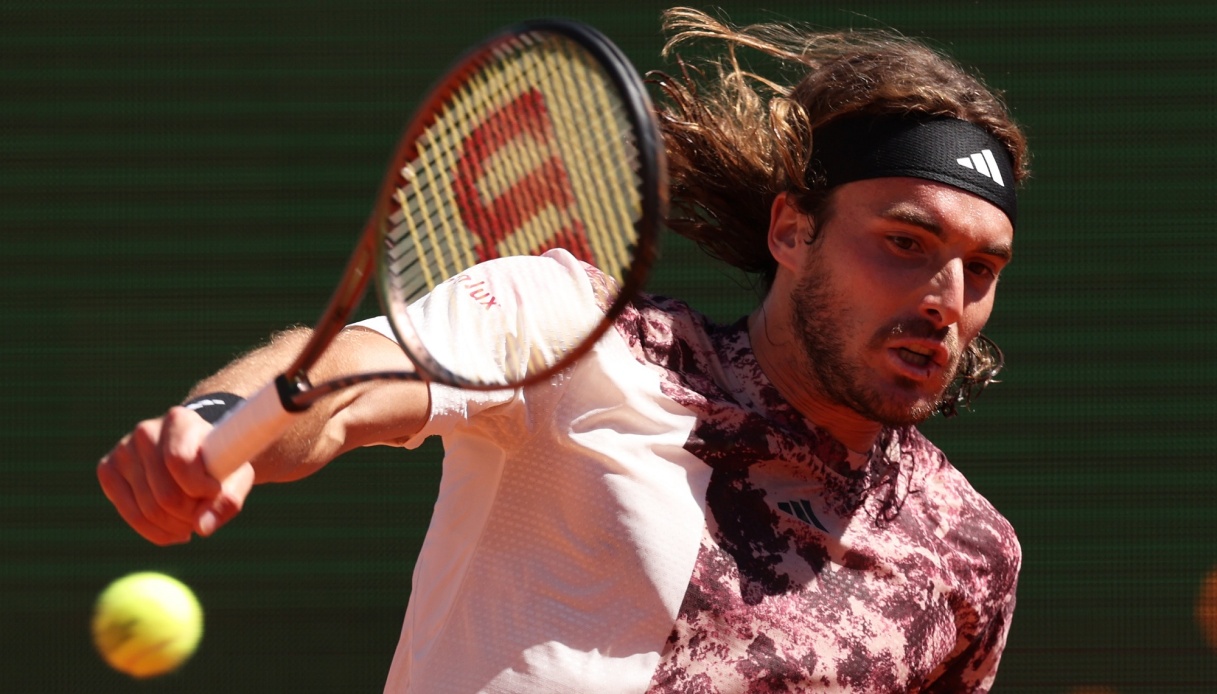 Stefanos Tsitsipas stuns over Jannik Sinner and Carlos Alcaraz