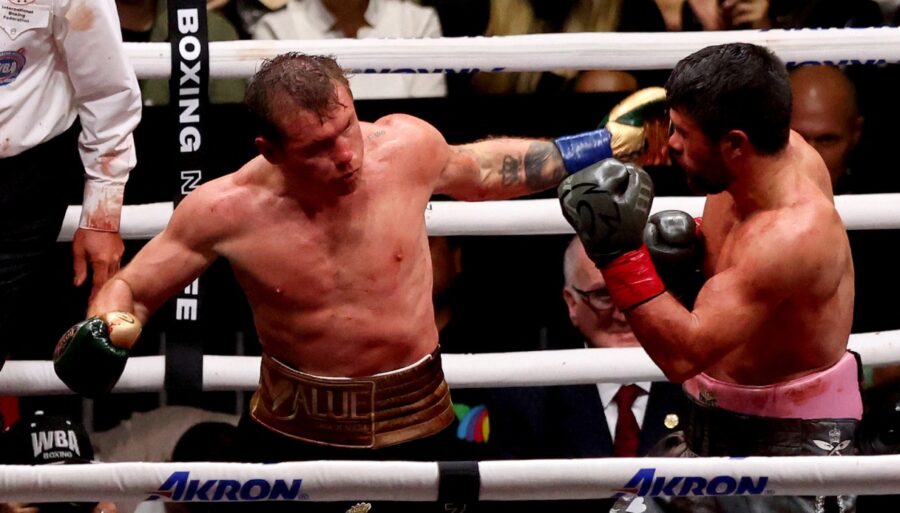 Boxing, Canelo Alvarez remains champion in front of his people