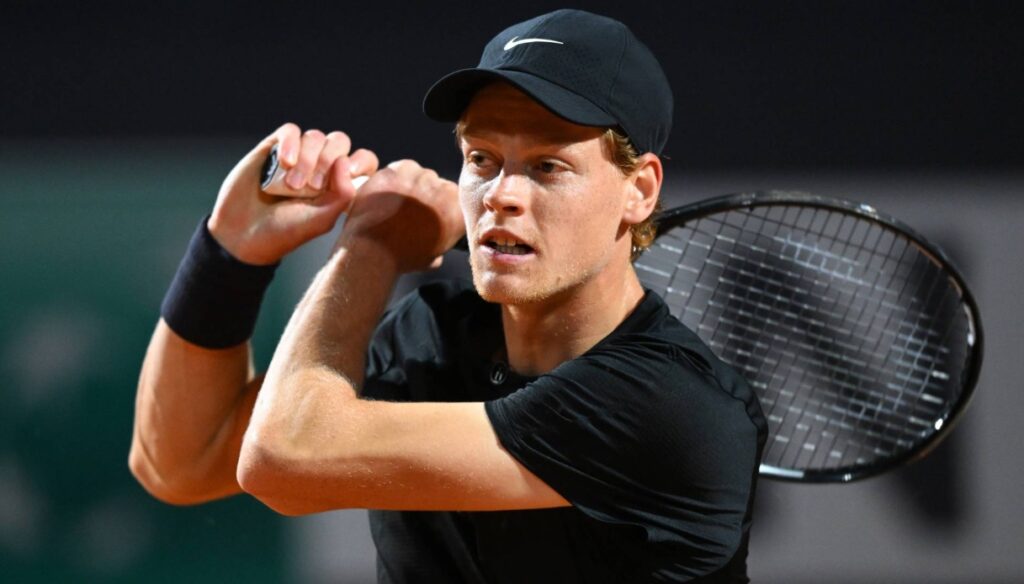 Jannik Sinner gets off on the right foot in evening session in Rome