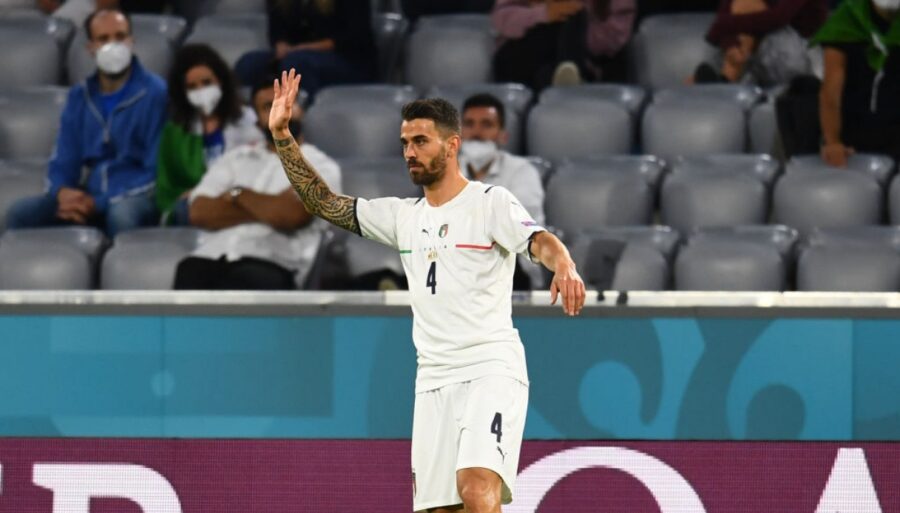 Roma: Leonardo Spinazzola dribbles questions about his future