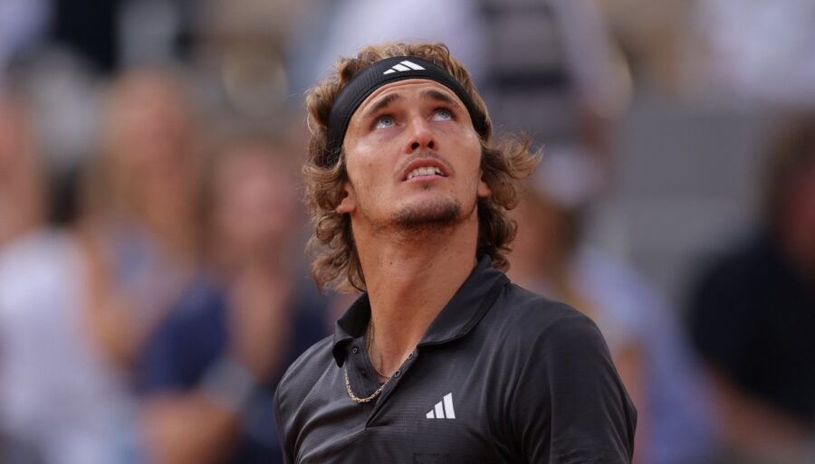 Alexander Zverev returns to semifinals at Roland Garros one year after