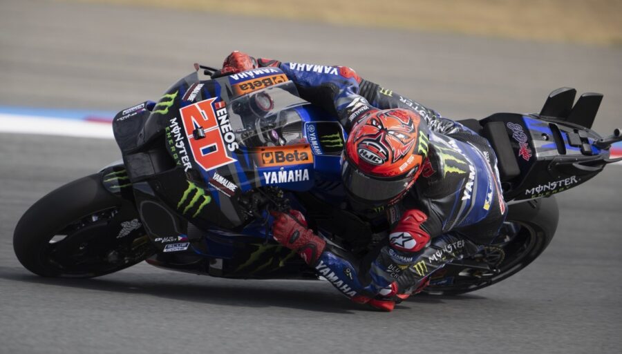 Fabio Quartararo corrects his pitch against Yamaha
