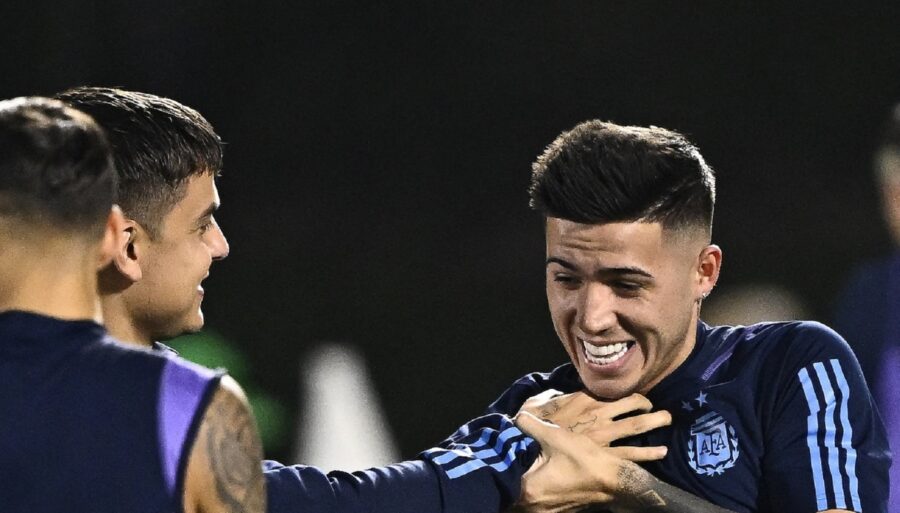 Chelsea, Enzo Fernandez called Paulo Dybala.