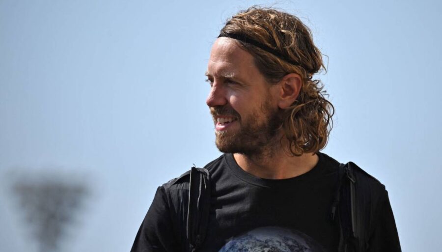 Sebastian Vettel returns to wink at F1