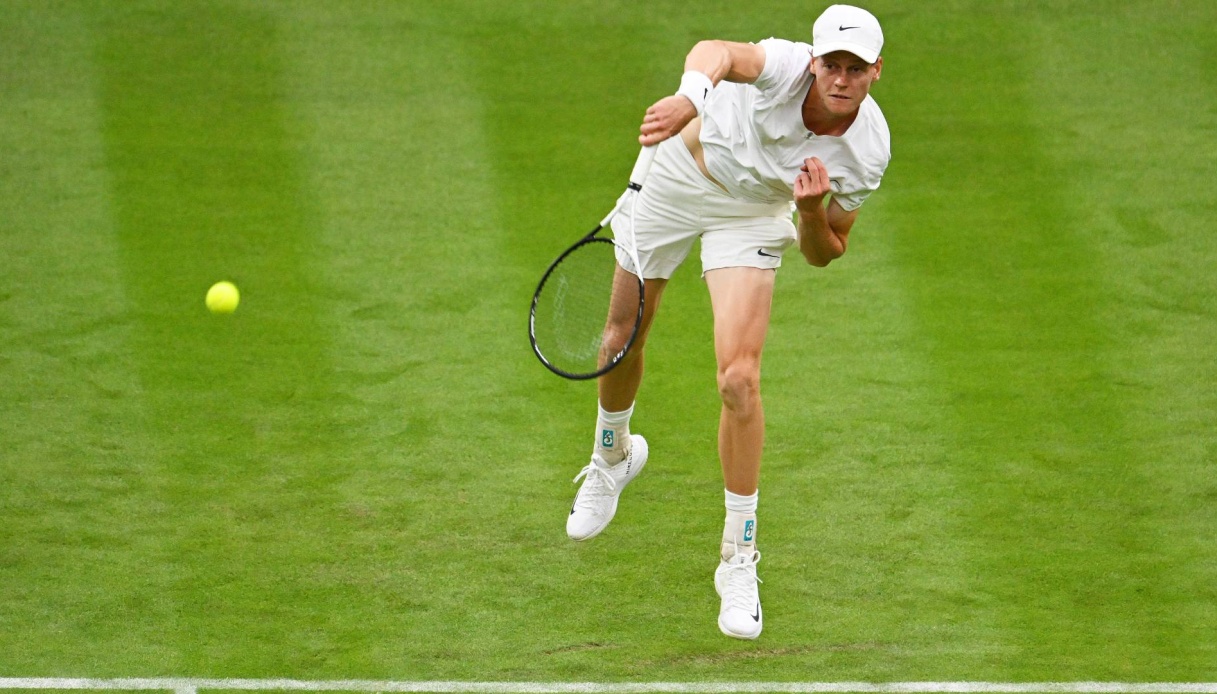 Jannik Sinner one set away from second round at Wimbledon - Sportal.eu