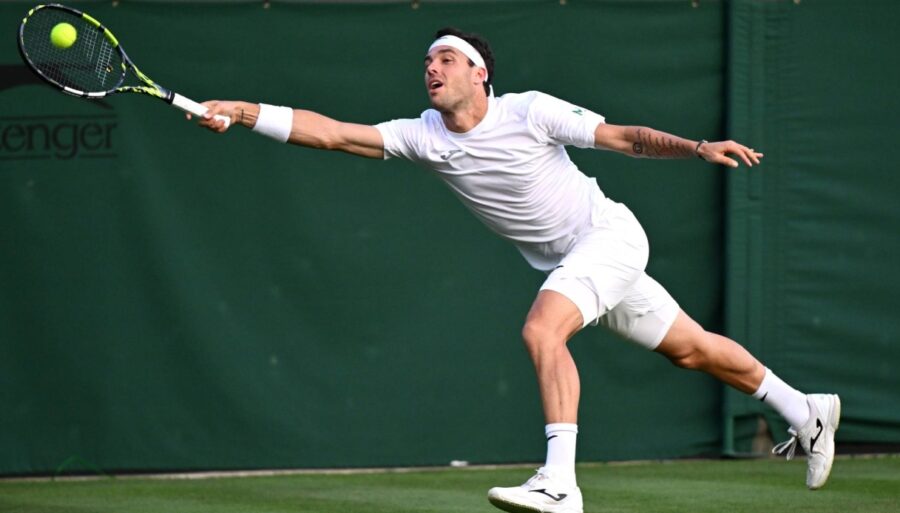 Wimbledon: Cecchinato lasts only one set, Jarry goes to second round