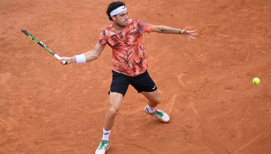 Marco Cecchinato treats himself to derby with Lorenzo Sonego