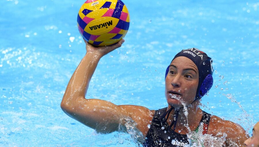 Setterosa closes with a smile and climbs the podium