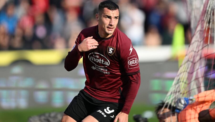 Federico Bonazzoli on loan from Salernitana to Verona
