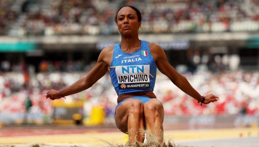 Larissa Iapichino breaks down in tears after World Cup disappointment