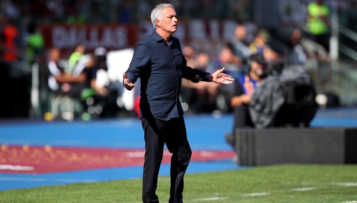 Roma Jose Mourinho Defends Himself After Expulsion Sportaleu 