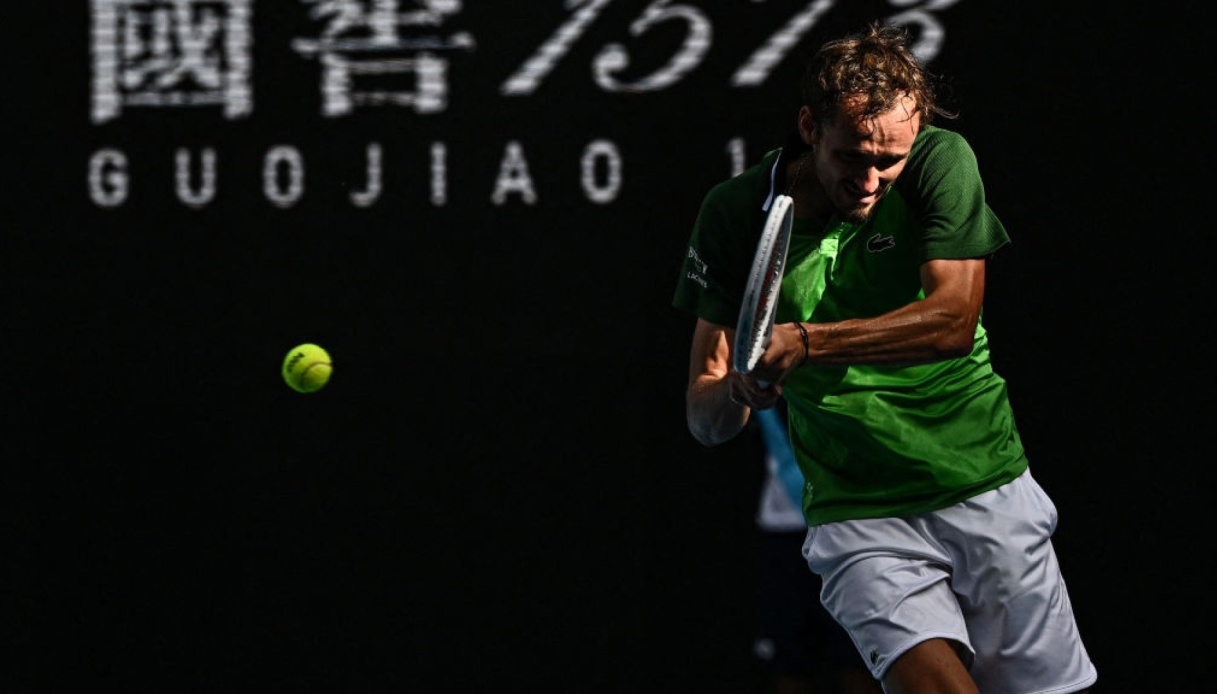 Australian Open, Daniil Medvedev folds Hubert Hurkacz and flies to