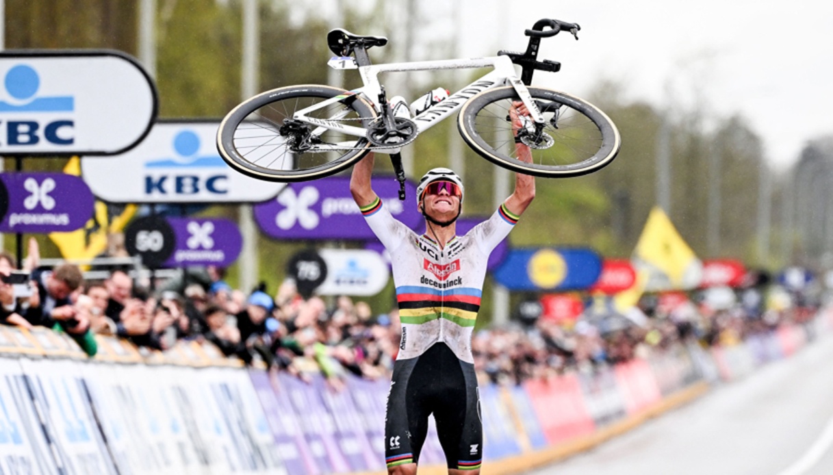 Mathieu Van der Poel triumphs at the Tour of Flanders - Sportal.eu