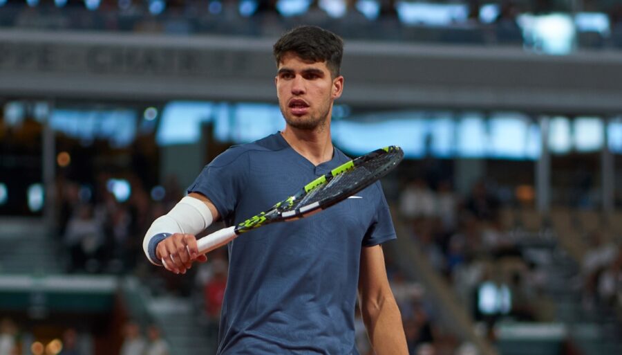 Roland Garros, Carlos Alcaraz Immediately Shows Muscles And Sends ...