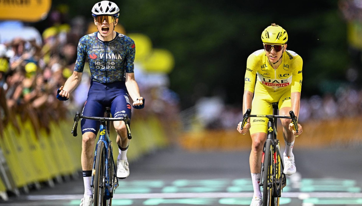 Tour de France Jonas Vingegaard beats Tadej Pogacar in a sprint at Le