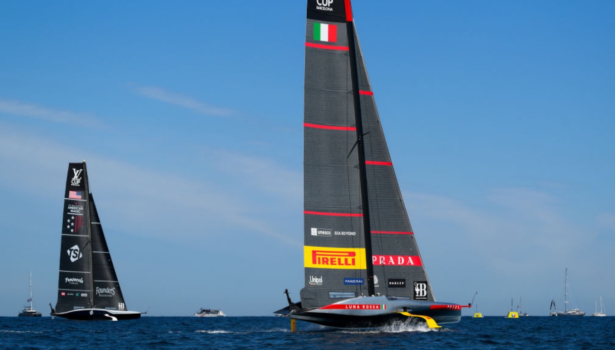 Luna Rossa forcefully American Magic and flies into Louis