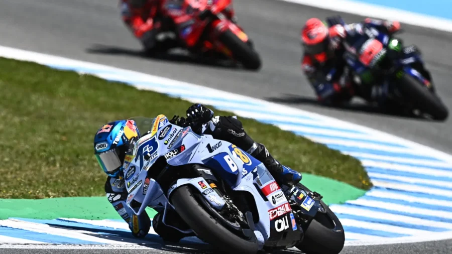 MotoGP Jerez: Alex Marquez wins and is the new leader. Bagnaia on podium, Marc Marquez falls