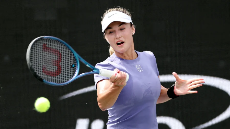 Anna Kalinskaya puts Magda Linette in her sights