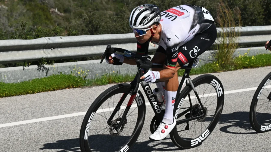 Giro d&apos;Abruzzo: Ivo Oliveira sprints to victory in second stage