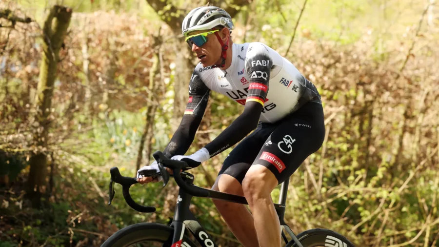 Paris-Roubaix, Mathieu Van der Poel is not at his best