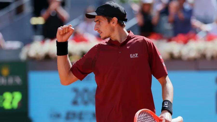 Matteo Arnaldi also beats Dzumhur and flies to the round of 16 in Madrid