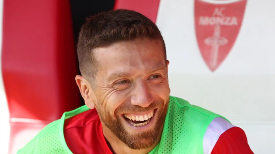 Papu Gomez offers himself to Serie A and cites four teams