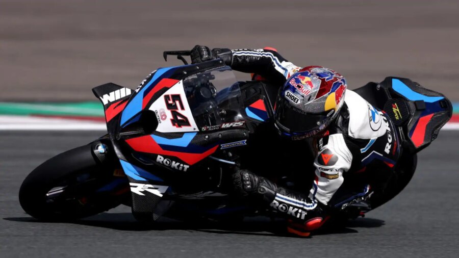 Toprak Razgatlioglu wins Superpole Race, Nicolò Bulega retires