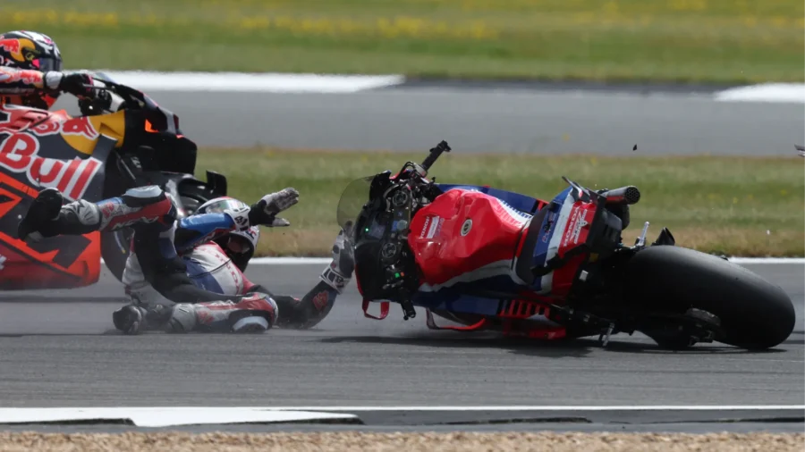 MotoGP, Silverstone, grounded Marquez brothers: red flag