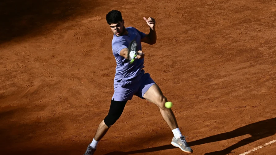 Carlos Alcaraz wins the Internazionali d&apos;Italia, to Jannik Sinner the honor of arms