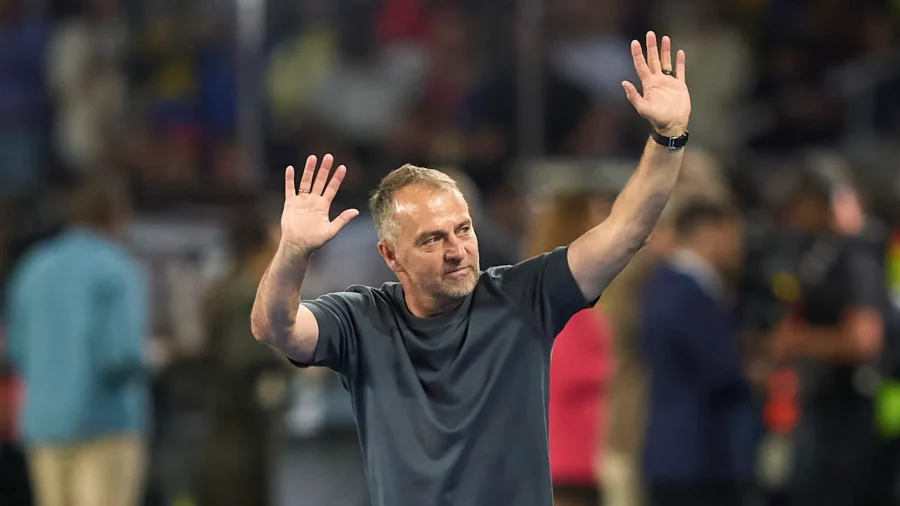 Hansi Flick extends with Barcelona