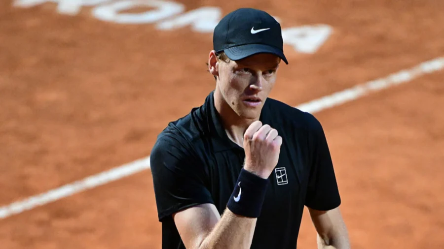 Jannik Sinner stronger even than blisters: he folds Cerundolo and flies to the quarters in Rome