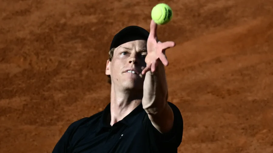 Rome, final: Jannik Sinner fights back, but first set goes to Carlos Alcaraz