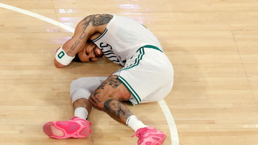 Tegola for Boston Celtics: very long stop for Jayson Tatum