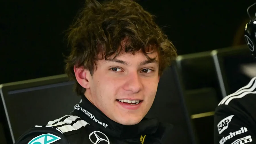 F1: Kimi Antonelli also takes classmates to home GP