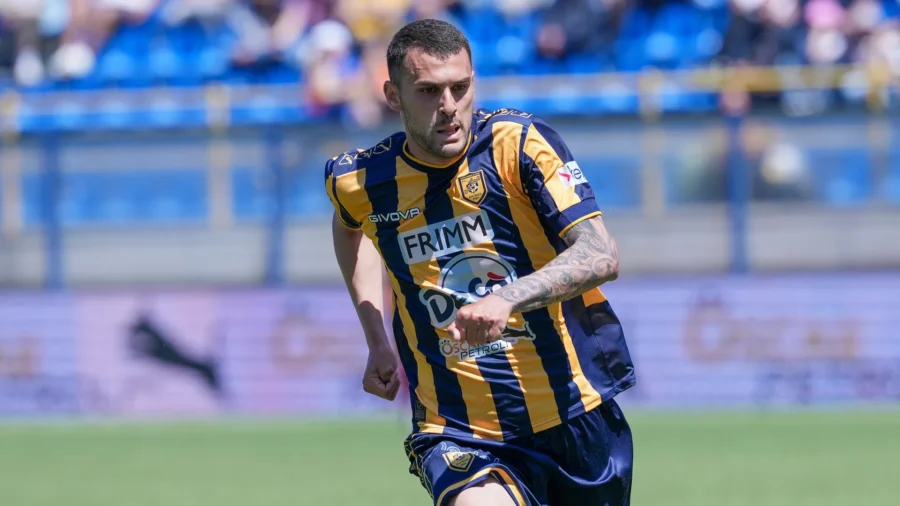 Flurry of disqualifications in B: Sudtirol decimated. Sting for Sgarbi