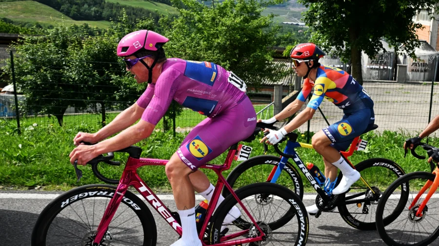 Giro 2025, Mads Pedersen gets off the hook on Giulio Ciccone