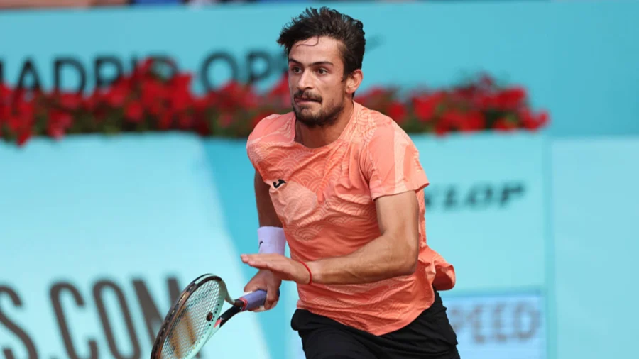 Mariano Navone puts his hands up against Jannik Sinner