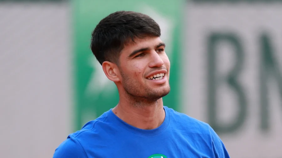 When Carlos Alcaraz plays Carlos Alcaraz with Tommy Paul at Roland Garros: track record